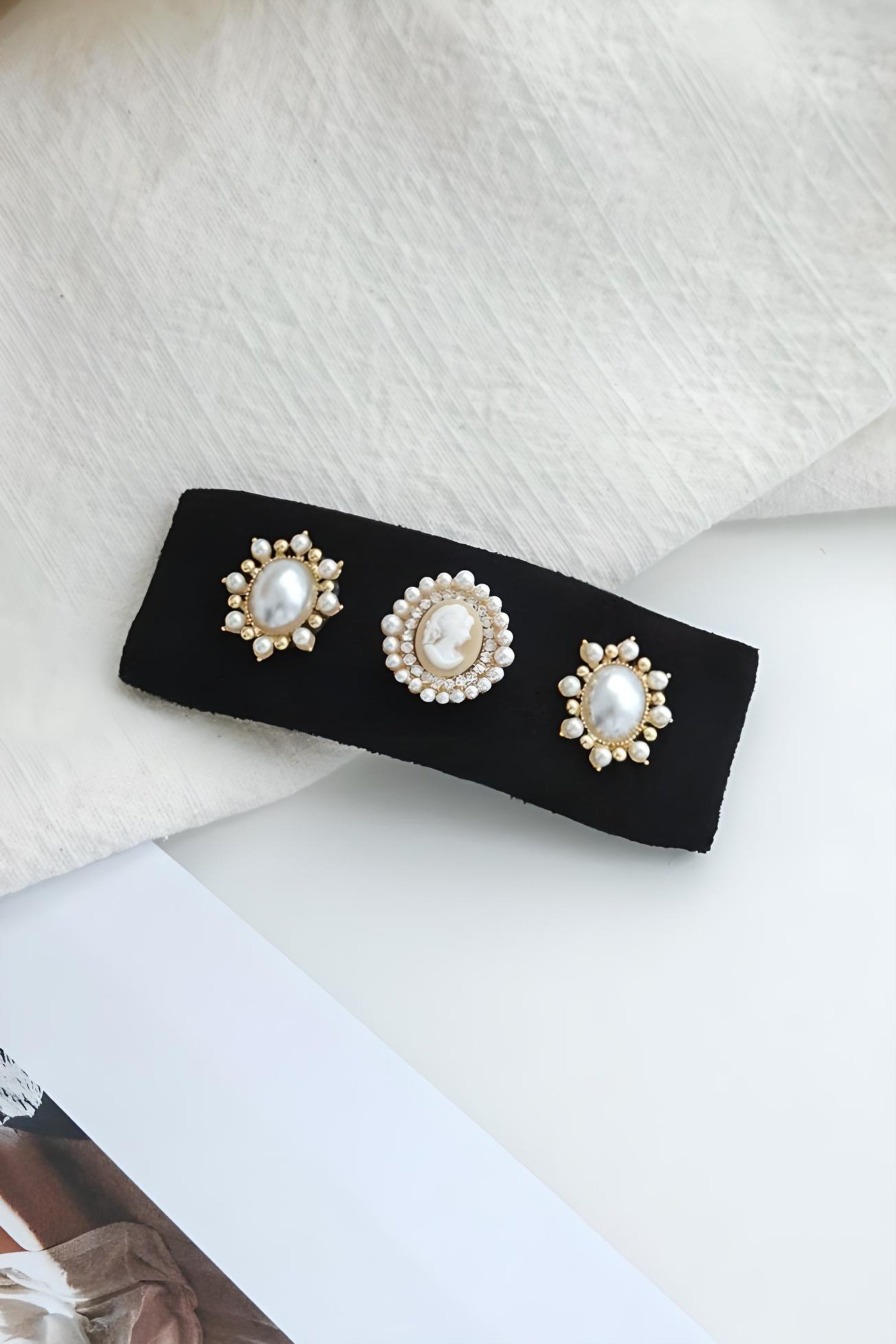 Velvet Pearl Cameo Hair Clip