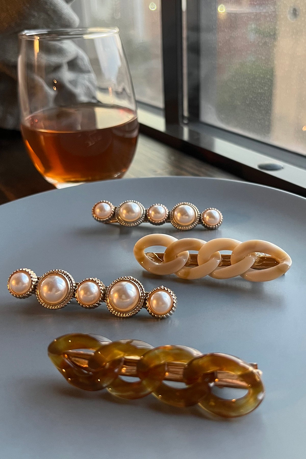 Pearl And Acrylic Chain Link Hair Clip Set (Milktea)