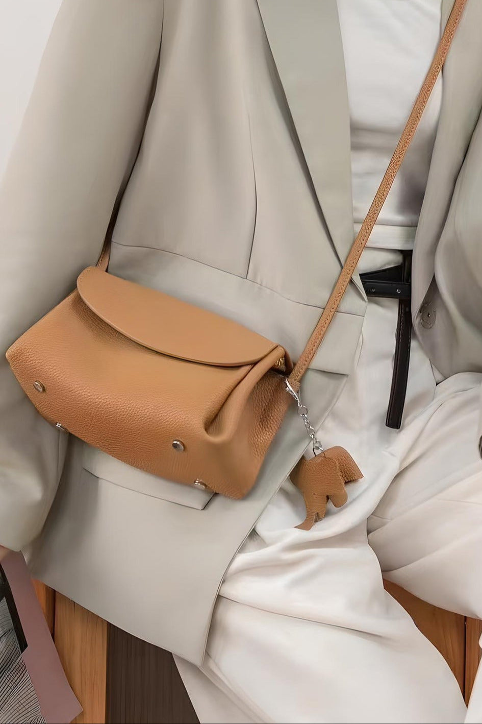Simple Leather Crossbody Shoulder Bag (Caramel)