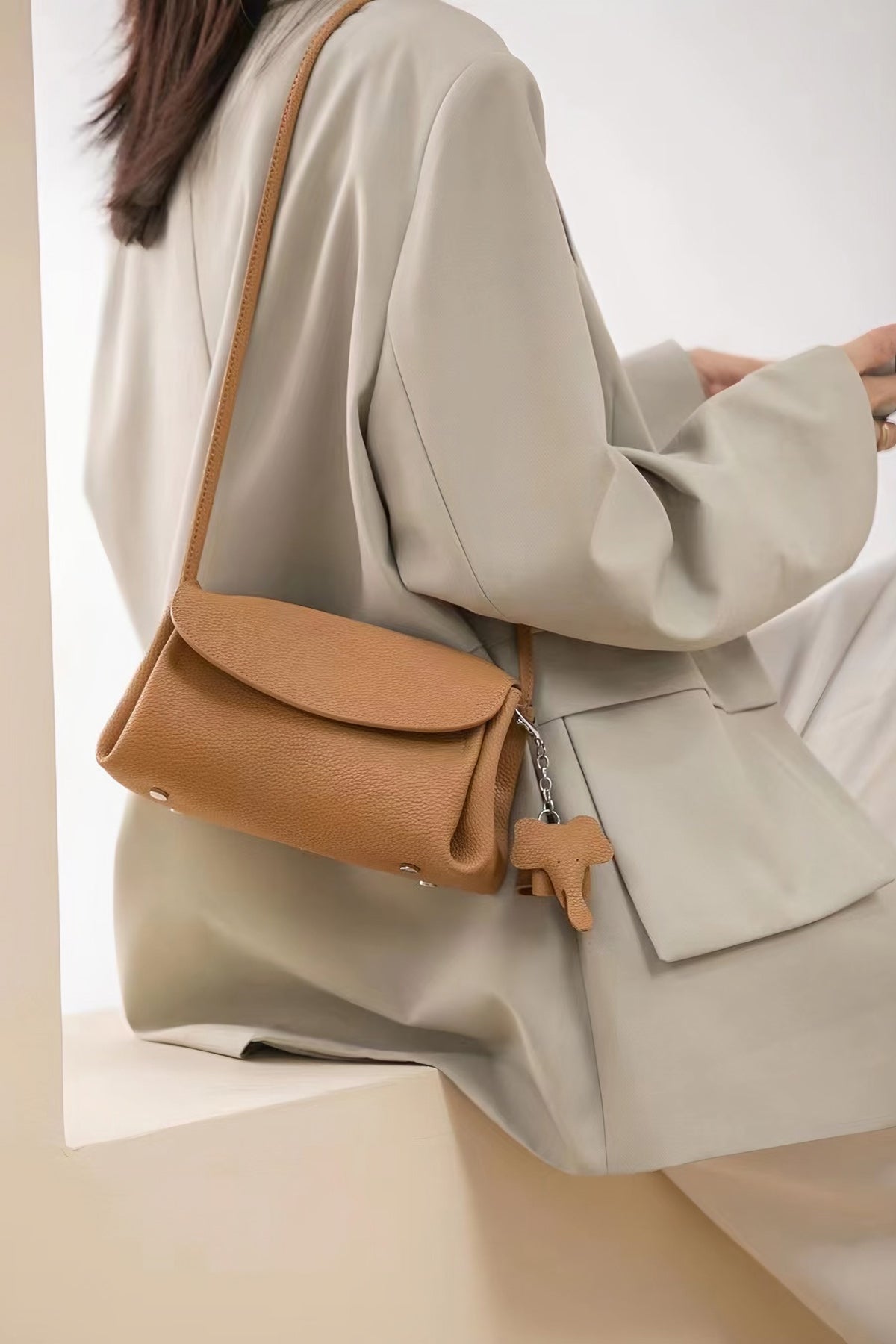 Simple Leather Crossbody Shoulder Bag (Caramel)