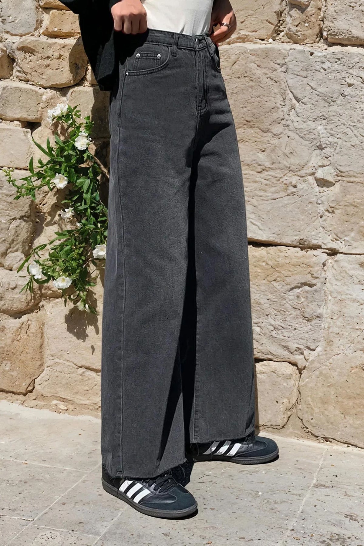 Back Banding High-Waist Wide Black Denim