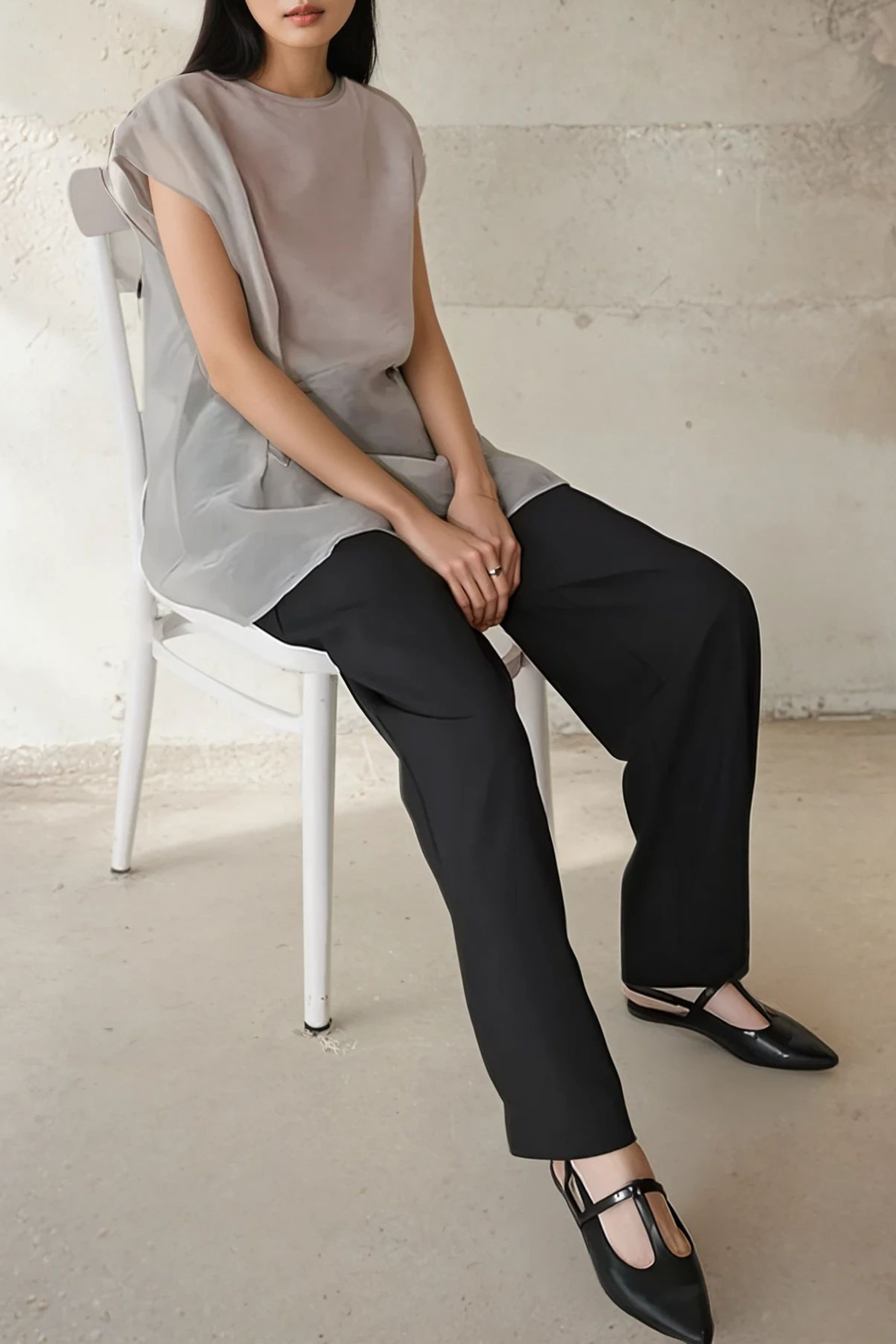 Sheer-layered T-shirt Sleeveless Top (Greige) Model