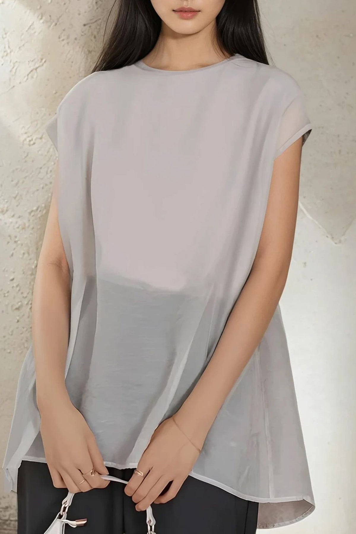 Sheer-layered T-shirt Sleeveless Top (Greige) Model