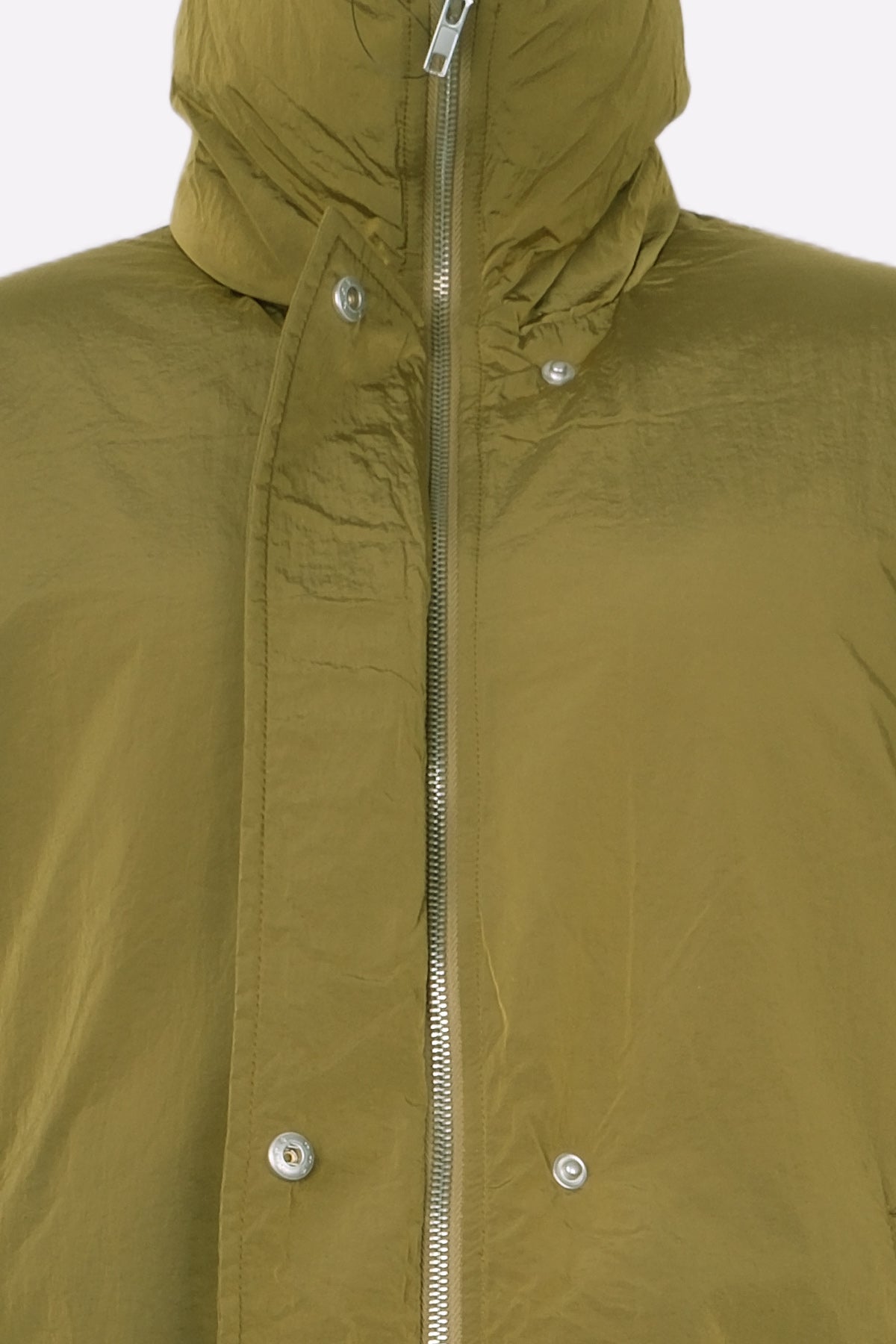 Jacket with a zipper